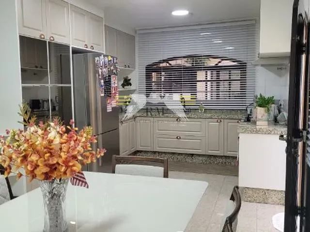 Sobrado 3 quartos e 3 banheiros, à venda, no bairro Parque Maria Luiza em São Paulo