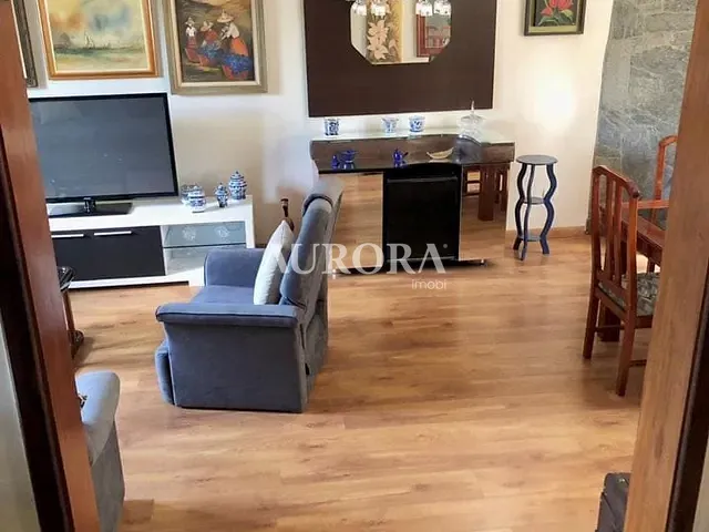 Sobrado 3 quartos e 4 banheiros, à venda, no bairro Kennedy em Londrina