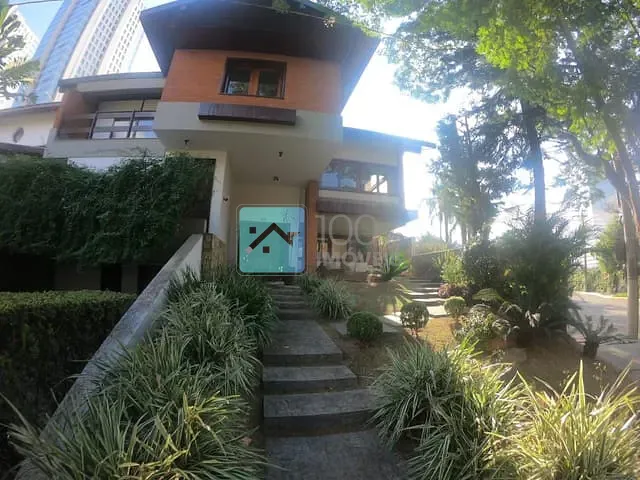 Sobrado com 640m² 4 quartos e 5 banheiros, à venda, no bairro Jardim das Colinas em São José dos Campos