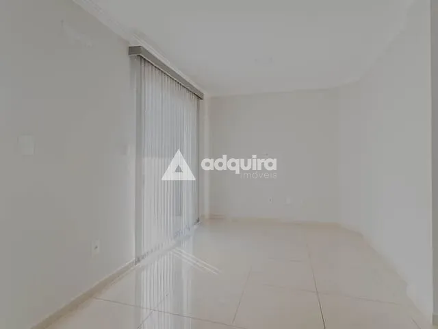 Sobrado 3 quartos e 4 banheiros, à venda, no bairro Estrela em Ponta Grossa