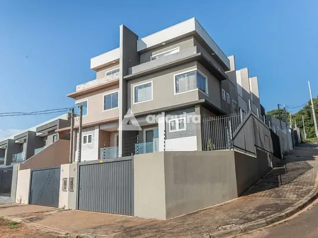 Sobrado 3 quartos e 4 banheiros, à venda, no bairro Estrela em Ponta Grossa