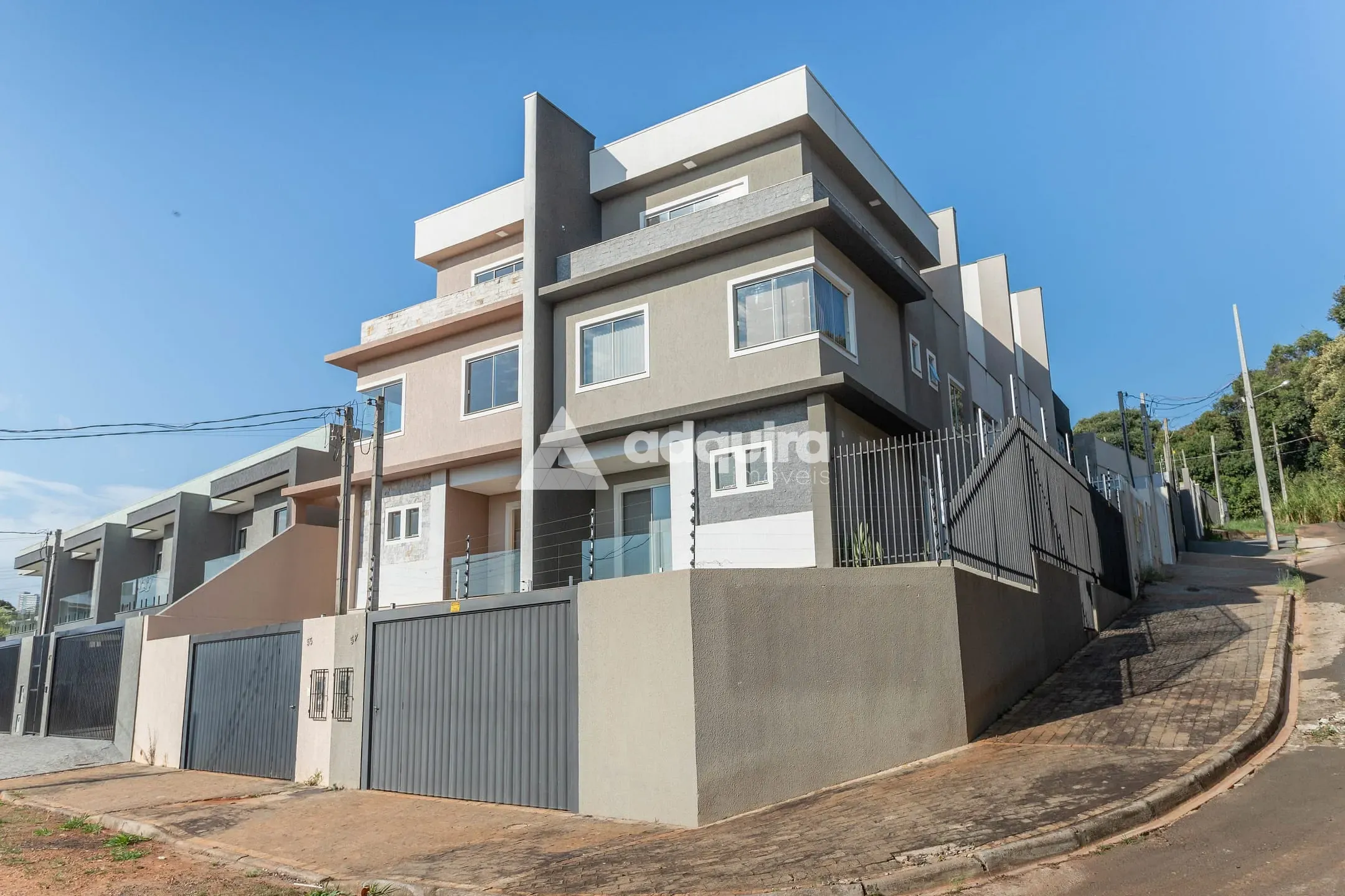 Sobrado, 3 quartos, 177 m² - Foto 1