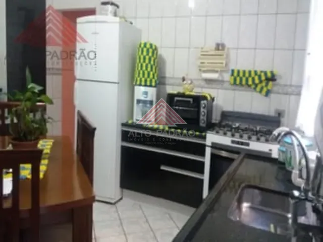 Sobrado com 126m² 3 quartos e 2 banheiros, à venda, no bairro Jardim Guanabara em Ribeirão Pires
