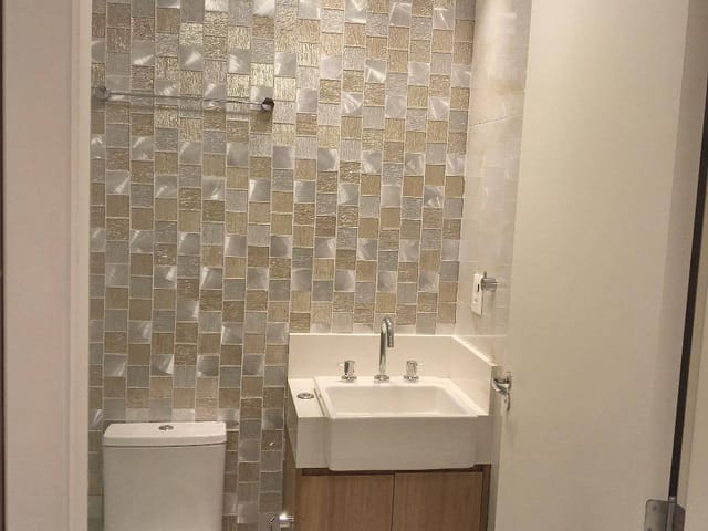 Sobrado 7 quartos e 1 banheiro, para alugar, no bairro Vila Carrão em São Paulo