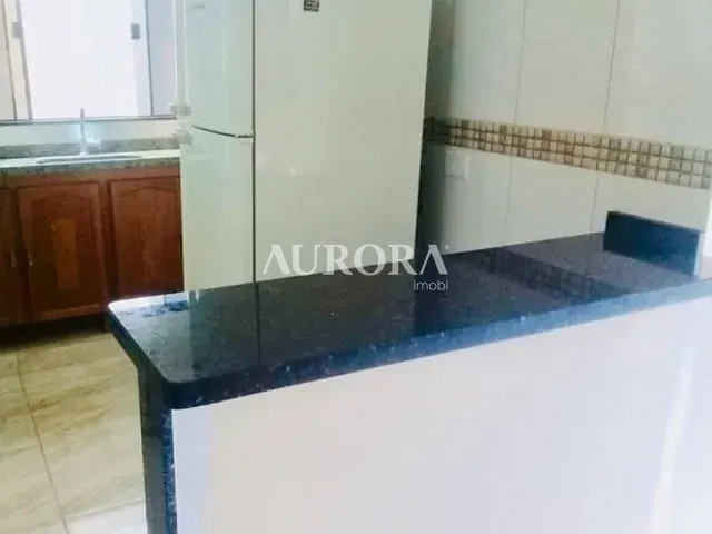 Sobrado com 250m² 3 quartos e 2 banheiros, à venda, no bairro Universitário em Londrina