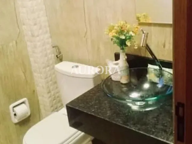 Sobrado com 250m² 3 quartos e 2 banheiros, à venda, no bairro Universitário em Londrina