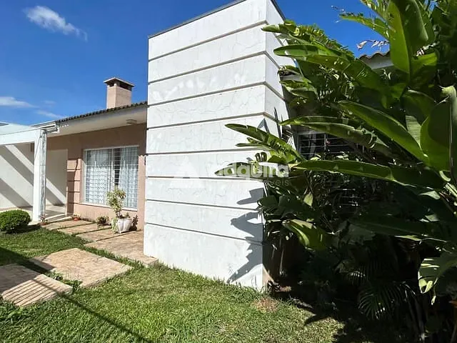Sobrado com 462m² 3 quartos e 3 banheiros, à venda, no bairro Oficinas em Ponta Grossa