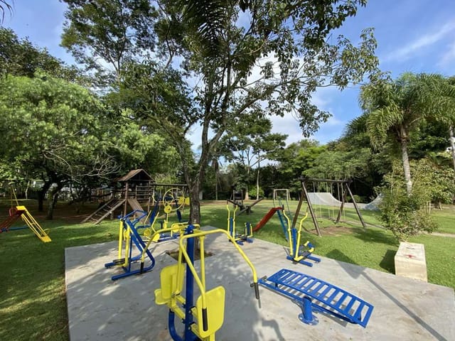 Sobrado com 453m² 3 quartos e 4 banheiros, à venda, no bairro Terras do Madeira em Carapicuíba