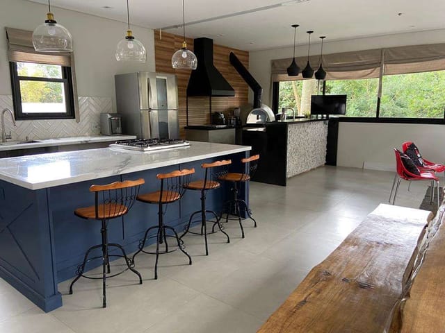 Sobrado com 453m² 3 quartos e 4 banheiros, à venda, no bairro Terras do Madeira em Carapicuíba