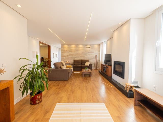 Casa com 400m² 3 quartos e 4 banheiros, à venda, no bairro Laranjal em Pelotas