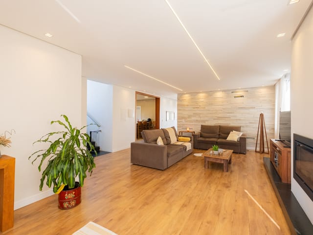 Casa com 400m² 3 quartos e 4 banheiros, à venda, no bairro Laranjal em Pelotas
