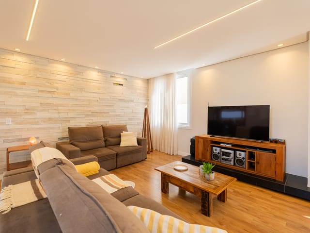 Casa com 400m² 3 quartos e 4 banheiros, à venda, no bairro Laranjal em Pelotas
