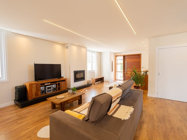 Casa com 400m² 3 quartos e 4 banheiros, à venda, no bairro Laranjal em Pelotas