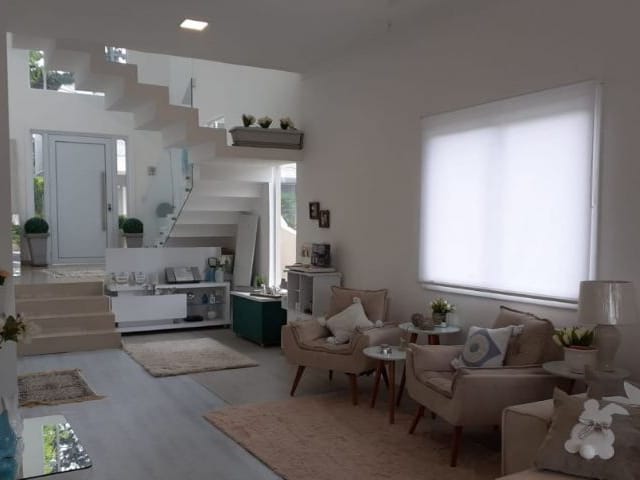 Sobrado com 360m² 3 quartos e 3 banheiros, à venda, no bairro Jardim Colibri em Cotia