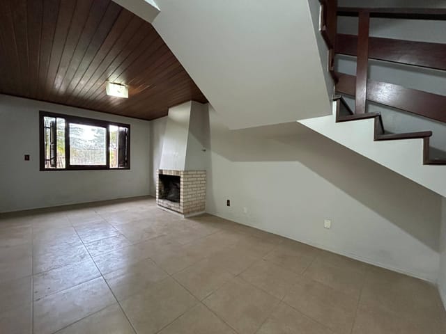 Casa com 300m² 4 quartos e 4 banheiros, à venda ou para alugar, no bairro Três Vendas em Pelotas