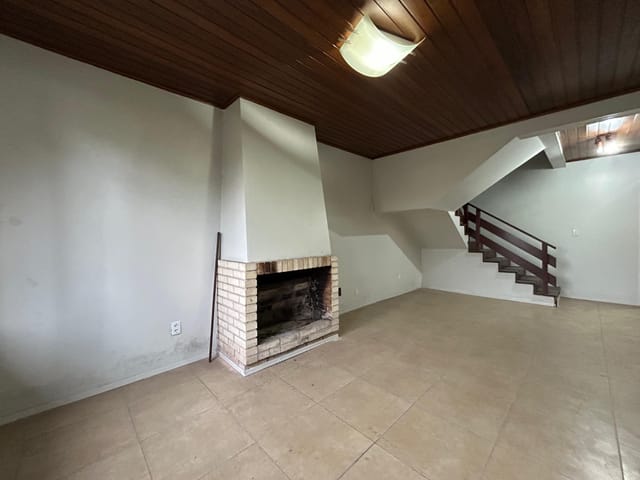 Casa com 300m² 4 quartos e 4 banheiros, à venda ou para alugar, no bairro Três Vendas em Pelotas