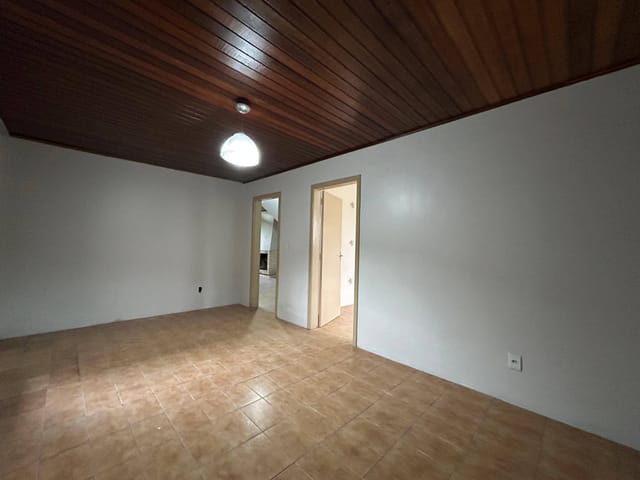 Casa com 300m² 4 quartos e 4 banheiros, à venda ou para alugar, no bairro Três Vendas em Pelotas
