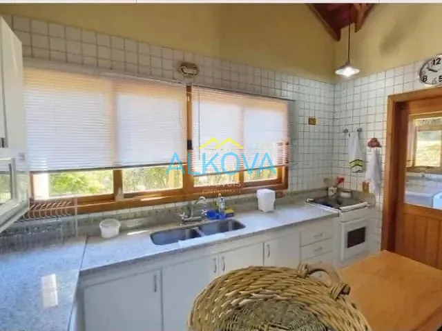 Sobrado com 320m² 4 quartos e 5 banheiros, à venda, no bairro Descansópolis em Campos do Jordão