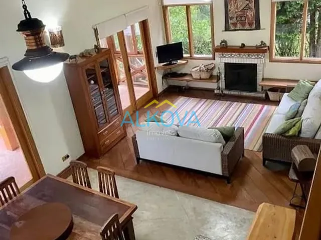 Sobrado com 320m² 4 quartos e 5 banheiros, à venda, no bairro Descansópolis em Campos do Jordão