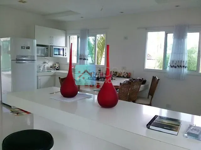 Sobrado com 850m² 3 quartos e 5 banheiros, à venda, no bairro Massaguaçu em Caraguatatuba