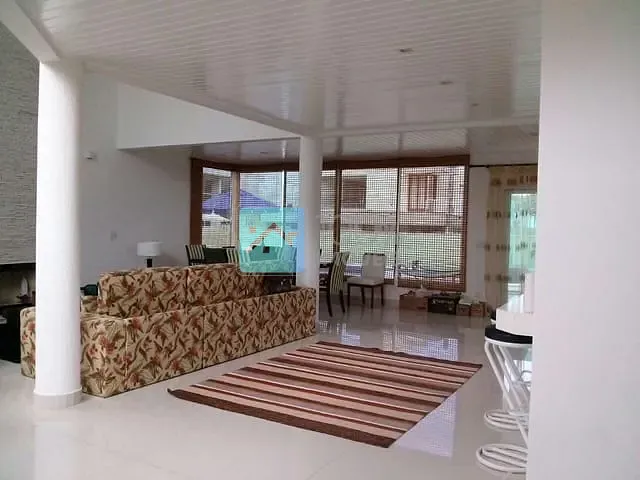 Sobrado com 850m² 3 quartos e 5 banheiros, à venda, no bairro Massaguaçu em Caraguatatuba