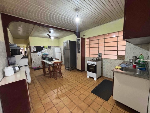 Casa 2 quartos e 2 banheiros, à venda, no bairro Centro em Pelotas