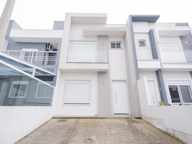 Casa com 125m² 3 quartos e 1 banheiro, à venda, no bairro Laranjal em Pelotas