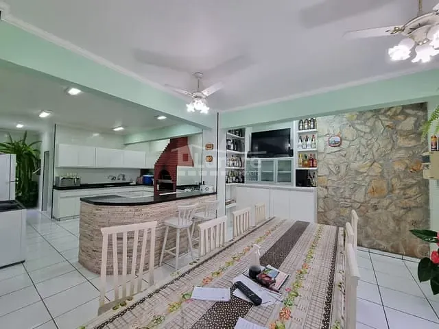 Sobrado com 608m² 4 quartos e 6 banheiros, à venda, no bairro Vila Nova Socorro em Mogi das Cruzes