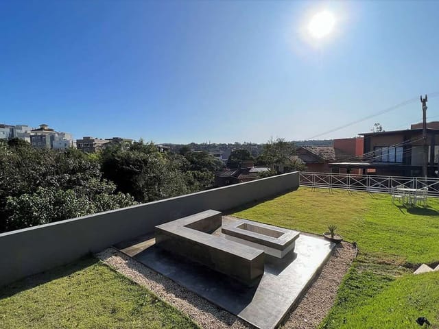 Sobrado com 1150m² 5 quartos e 5 banheiros, à venda, no bairro São Paulo II em Cotia
