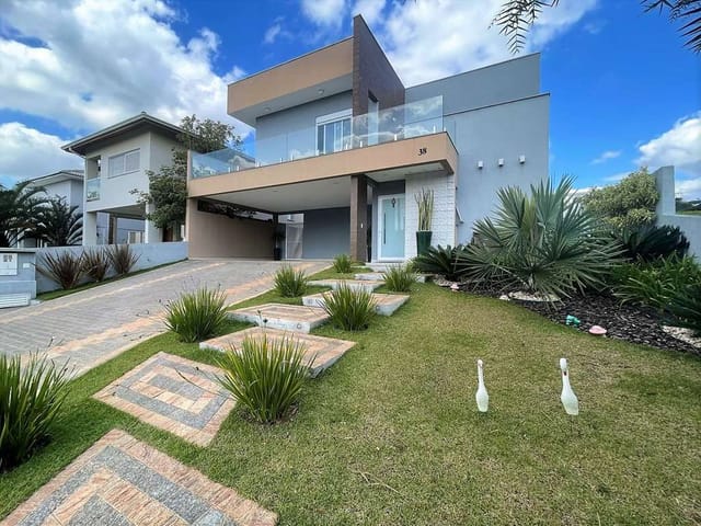 Sobrado com 560m² 4 quartos e 6 banheiros, à venda, no bairro Parque Rincao em Cotia