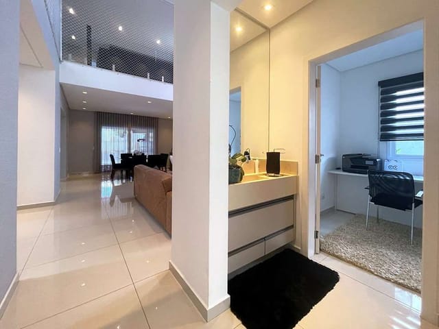 Sobrado com 560m² 4 quartos e 6 banheiros, à venda, no bairro Parque Rincao em Cotia