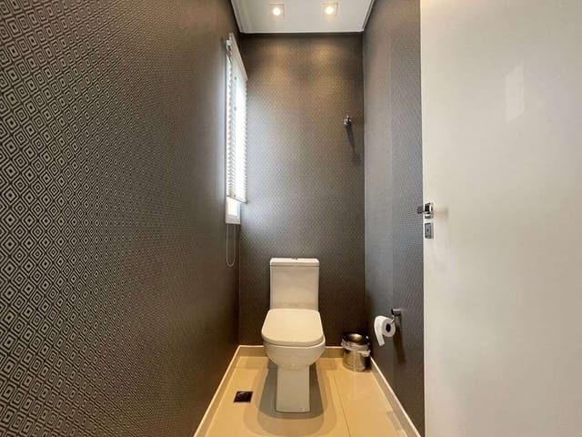 Sobrado com 560m² 4 quartos e 6 banheiros, à venda, no bairro Parque Rincao em Cotia