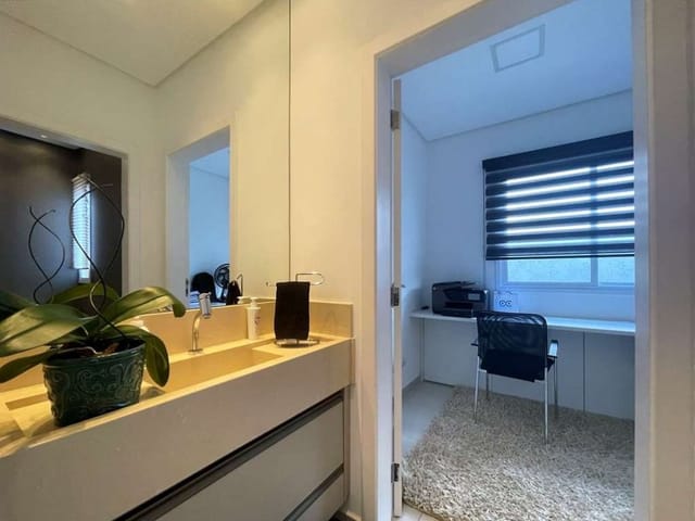 Sobrado com 560m² 4 quartos e 6 banheiros, à venda, no bairro Parque Rincao em Cotia