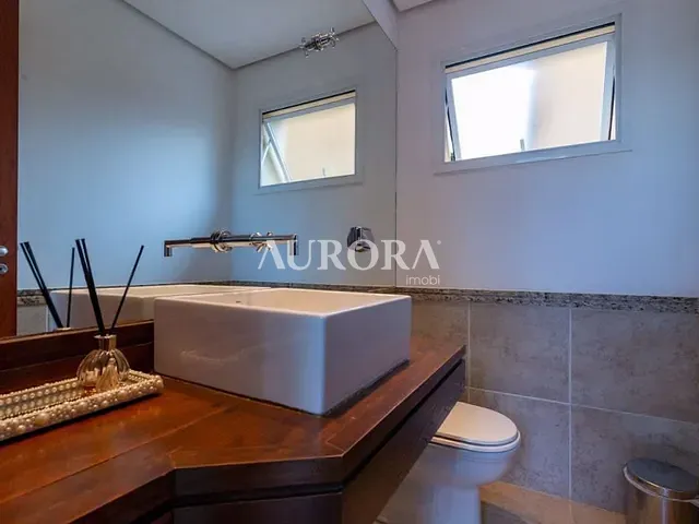 Sobrado com 641m² 4 quartos e 5 banheiros, à venda, no bairro Tucanos em Londrina