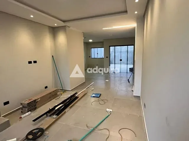 Sobrado com 156m² 3 quartos e 2 banheiros, à venda, no bairro Uvaranas em Ponta Grossa