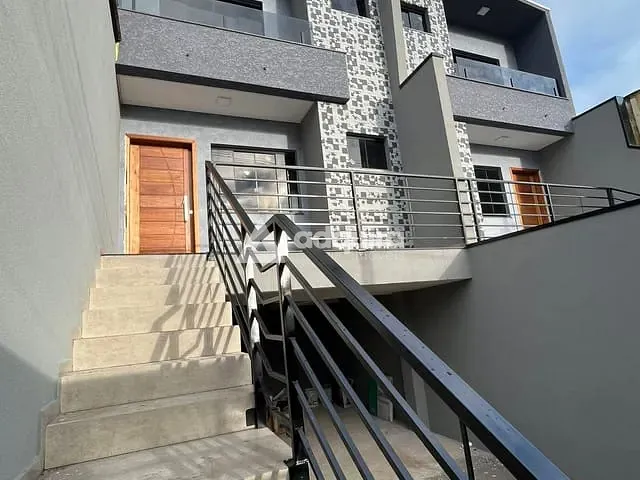 Sobrado com 156m² 3 quartos e 2 banheiros, à venda, no bairro Uvaranas em Ponta Grossa