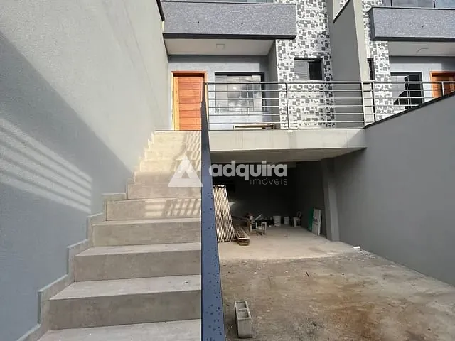 Sobrado com 156m² 3 quartos e 2 banheiros, à venda, no bairro Uvaranas em Ponta Grossa