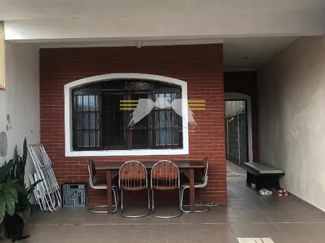 Sobrado com 125m² 4 quartos e 3 banheiros, à venda, no bairro Jardim Suarao em Itanhaém