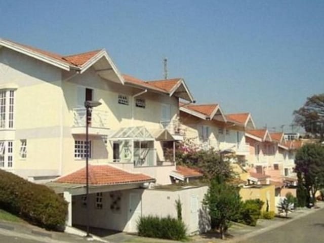Sobrado com 220m² 3 quartos e 3 banheiros, à venda, no bairro Granja Viana em Cotia