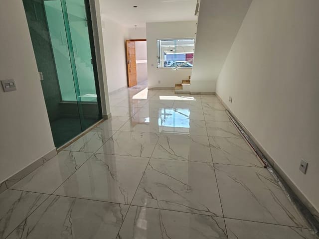 Foto do Sobrado - ** MARAVILHOSO SOBRADO 140m² POSSUI 3 SUÍTES E 2 VAGAS ** | Rocha Marqueze Imóveis
