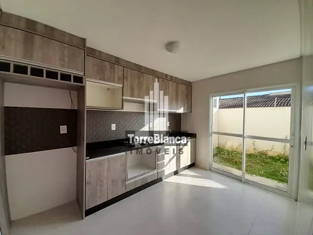 Sobrado com 102m² 3 quartos e 2 banheiros, à venda, no bairro Uvaranas em Ponta Grossa