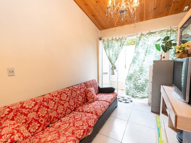 Casa com 300m² 3 quartos e 1 banheiro, à venda, no bairro Laranjal em Pelotas