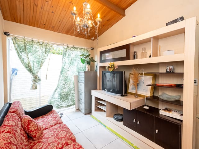 Casa com 300m² 3 quartos e 1 banheiro, à venda, no bairro Laranjal em Pelotas