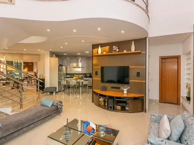 Sobrado com 475m² 3 quartos e 4 banheiros, à venda, no bairro Jardim Santa Marta em Santana De Parnaíba