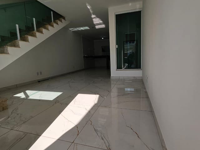 Foto do Sobrado - ** MARAVILHOSO SOBRADO 140m² POSSUI 3 SUÍTES E 2 VAGAS ** | Rocha Marqueze Imóveis