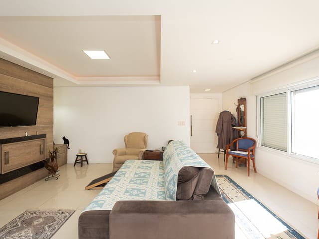 Casa com 360m² 4 quartos e 4 banheiros, à venda, no bairro Três Vendas em Pelotas