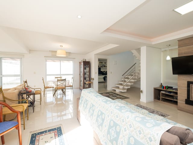Casa com 360m² 4 quartos e 4 banheiros, à venda, no bairro Três Vendas em Pelotas