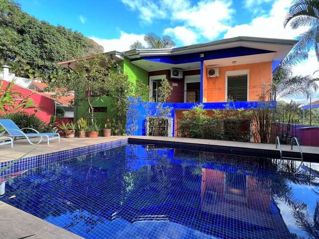 Sobrado com 482m² 5 quartos e 5 banheiros, à venda, no bairro Terras do Madeira em Carapicuíba
