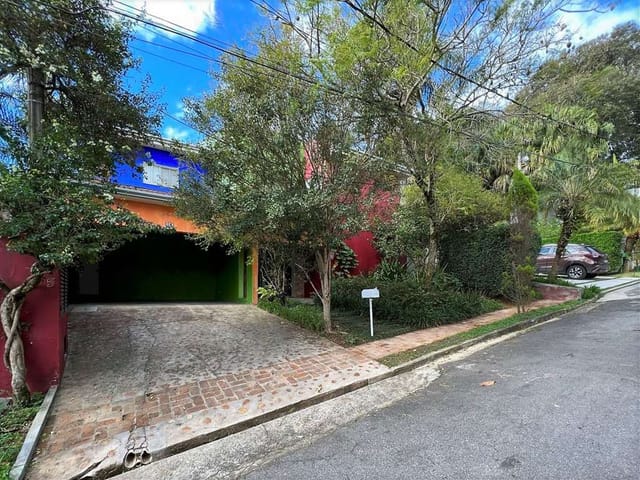 Sobrado com 482m² 5 quartos e 5 banheiros, à venda, no bairro Terras do Madeira em Carapicuíba