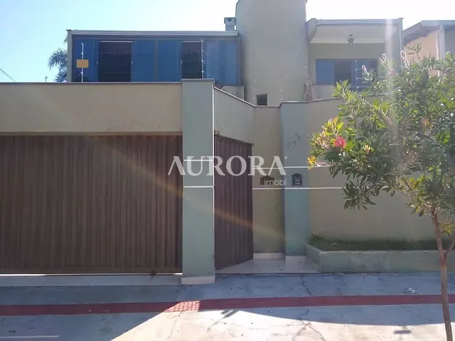 Sobrado com 250m² 3 quartos e 3 banheiros, à venda, no bairro Coroados em Londrina